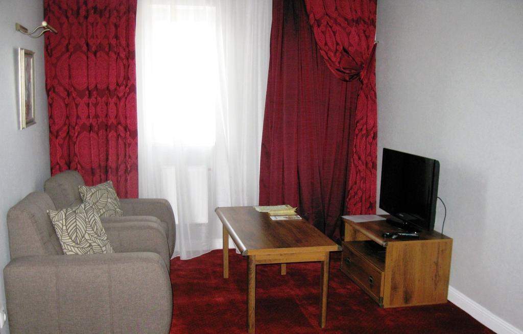 Kera Hotel Nesterenki Δωμάτιο φωτογραφία